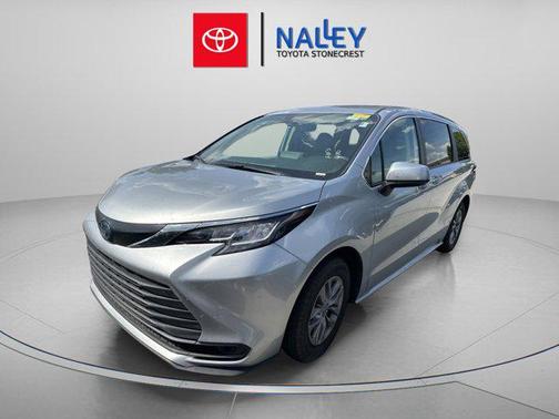 2023 Toyota Sienna LE