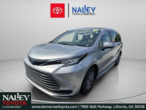 2023 Toyota Sienna LE
