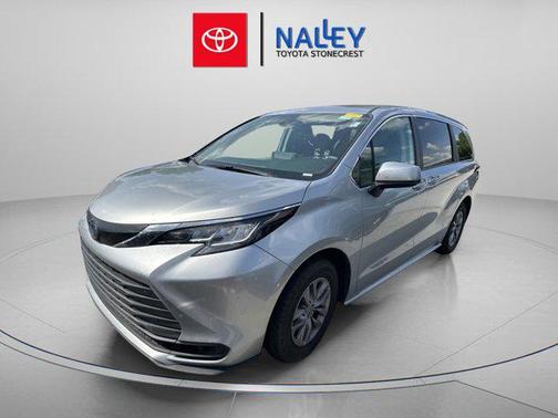 2023 Toyota Sienna LE