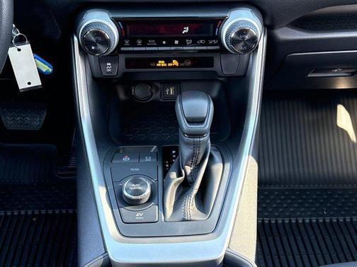 2025 Toyota RAV4 Hybrid SE