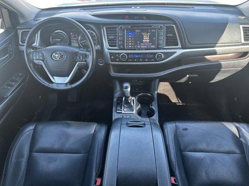 2019 Toyota Highlander Hybrid Platinum