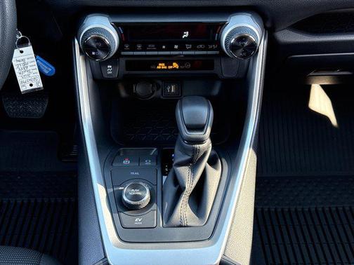 2025 Toyota RAV4 Hybrid SE