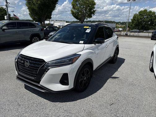 2021 Nissan Kicks SR