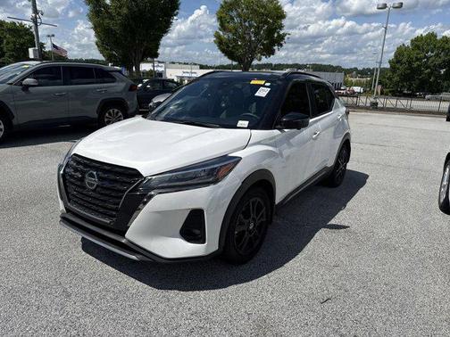2021 Nissan Kicks SR