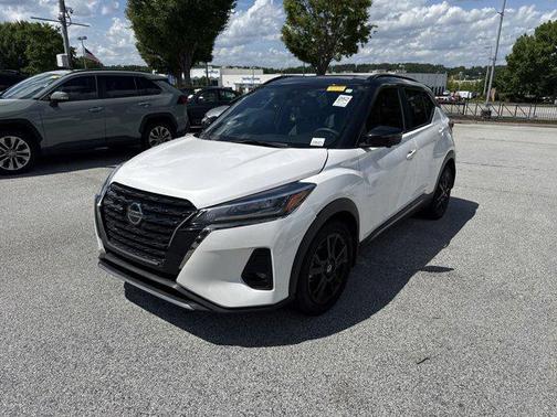 2021 Nissan Kicks SR