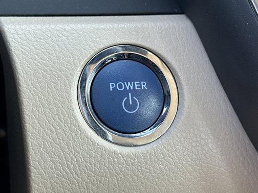 2022 Toyota Camry Hybrid XLE