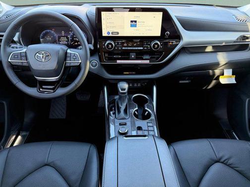 2025 Toyota Highlander Platinum