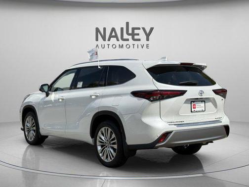 2025 Toyota Highlander Hybrid Platinum