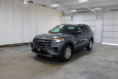 Carbonized Gray Metallic 2026 Ford Explorer Active