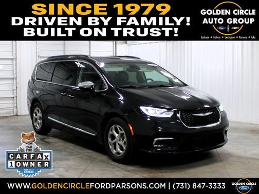 Brilliant Black Crystal Pearlcoat 2023 Chrysler Pacifica Limited