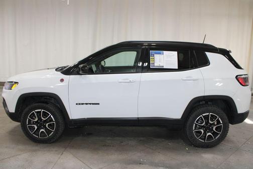 Bright White Clearcoat 2025 Jeep Compass Trailhawk
