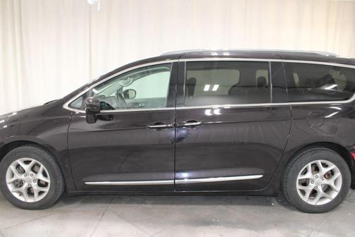 Dark Cordovan Pearlcoat 2018 Chrysler Pacifica Touring-L
