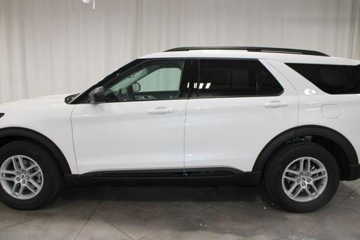 Star White Metallic Tri-Coat 2026 Ford Explorer Active