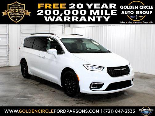 Bright White Clearcoat 2022 Chrysler Pacifica Touring L