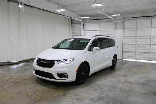 Bright White Clearcoat 2022 Chrysler Pacifica Touring L