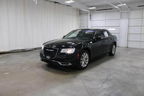 Gloss Black 2023 Chrysler 300 Touring