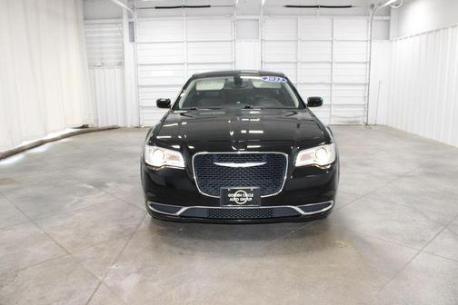 Gloss Black 2023 Chrysler 300 Touring