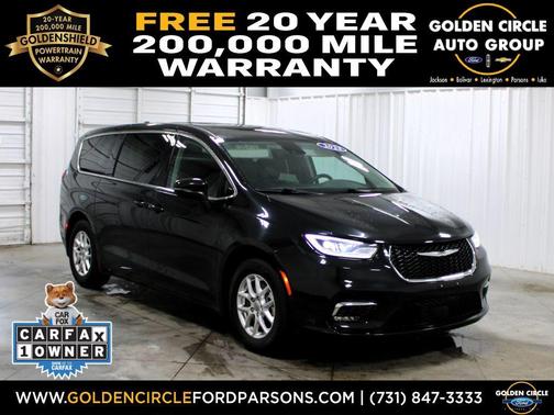 Brilliant Black Crystal Pearlcoat 2023 Chrysler Pacifica Touring L