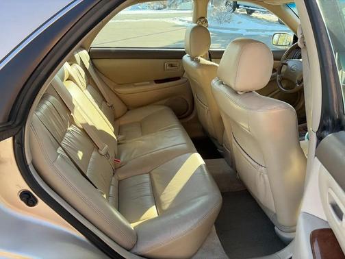 2000 Lexus ES 300 Base