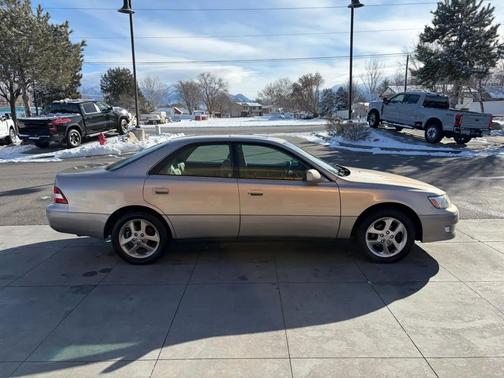 2000 Lexus ES 300 Base