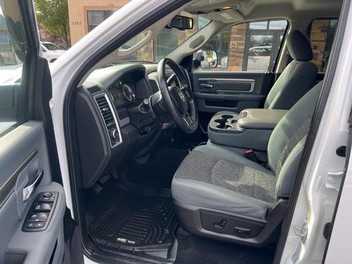 2017 RAM 2500 Big Horn Crew Cab 4x4 6'4' Box