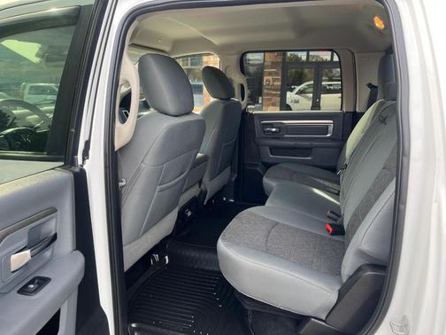 2017 RAM 2500 Big Horn Crew Cab 4x4 6'4' Box