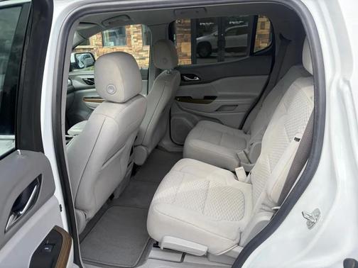 White 2019 GMC Acadia SLE-2