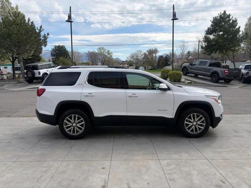 White 2019 GMC Acadia SLE-2
