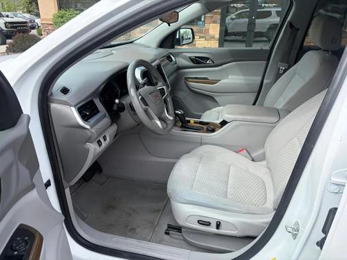 White 2019 GMC Acadia SLE-2