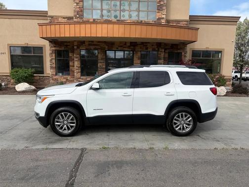 White 2019 GMC Acadia SLE-2