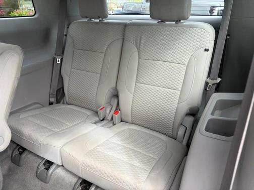 White 2019 GMC Acadia SLE-2