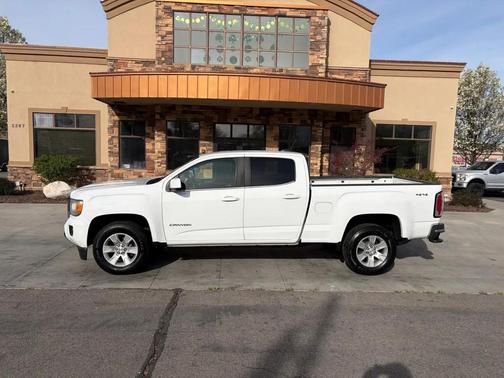 White 2018 GMC Canyon SLE