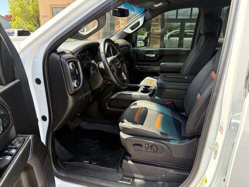 White 2022 GMC Sierra 2500 AT4