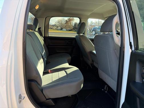 2017 RAM 3500 Tradesman Crew Cab 4x4 8' Box