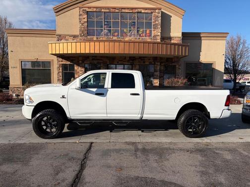 2017 RAM 3500 Tradesman Crew Cab 4x4 8' Box
