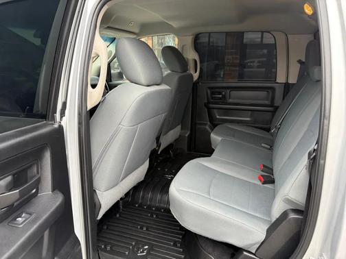 2018 RAM 2500 Tradesman Crew Cab 4x4 8' Box