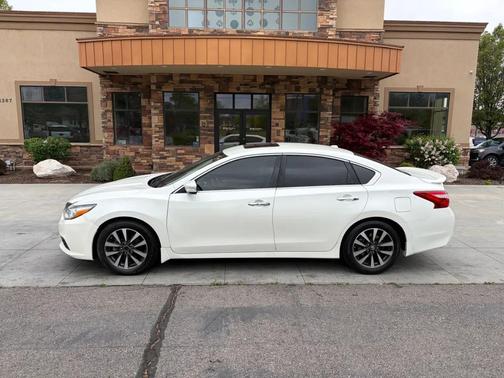 White 2017 Nissan Altima 2.5 SL