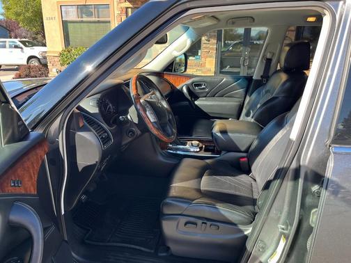 2016 INFINITI QX80 Base