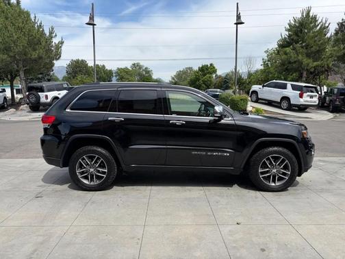 Black 2017 Jeep Grand Cherokee Limited