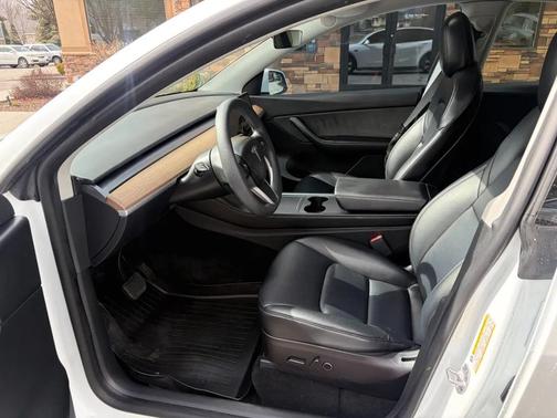 2022 Tesla Model Y Long Range Dual Motor All-Wheel Drive