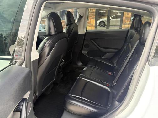 2022 Tesla Model Y Long Range Dual Motor All-Wheel Drive