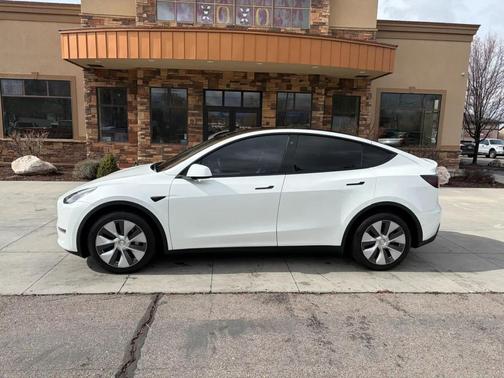 2022 Tesla Model Y Long Range Dual Motor All-Wheel Drive