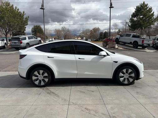 2022 Tesla Model Y Long Range Dual Motor All-Wheel Drive