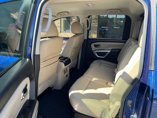 2017 Nissan Titan SV