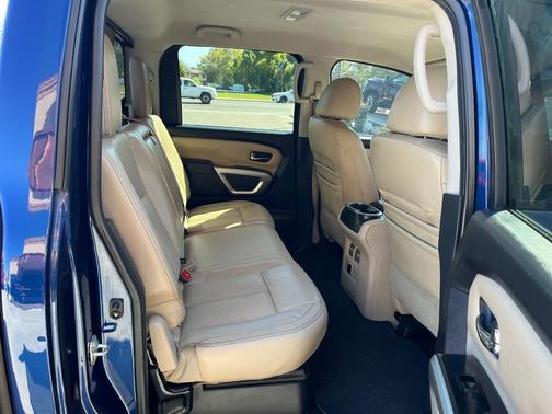 2017 Nissan Titan SV