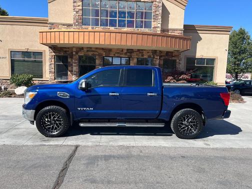 2017 Nissan Titan SV
