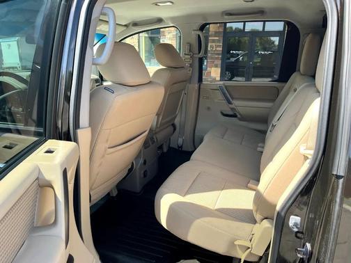 2014 Nissan Titan SV