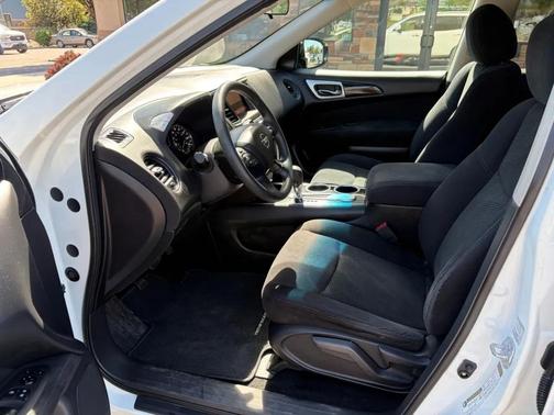 White 2016 Nissan Pathfinder S