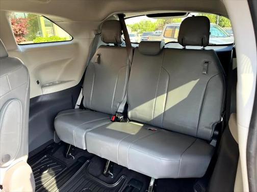 2021 Toyota Sienna XLE 8 Passenger