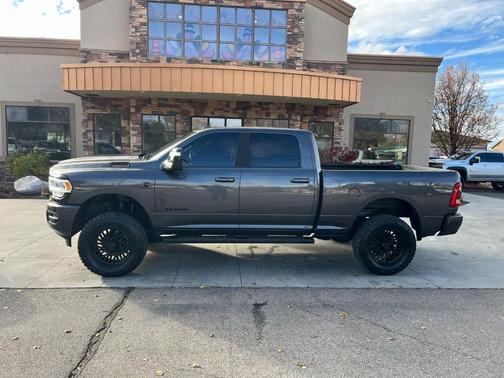 2024 RAM 2500 Laramie Crew Cab 4x4 6'4' Box